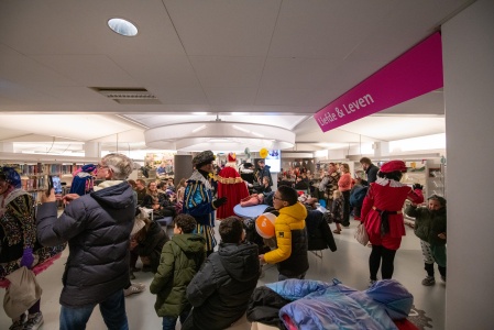2025-11-23 Sint leest voor-10